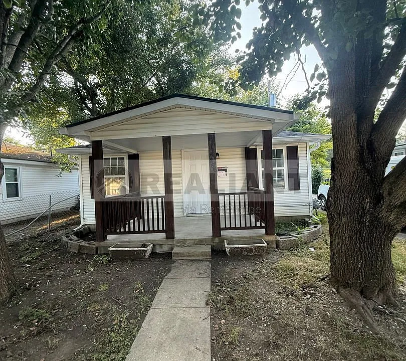 100 Meadow Ln