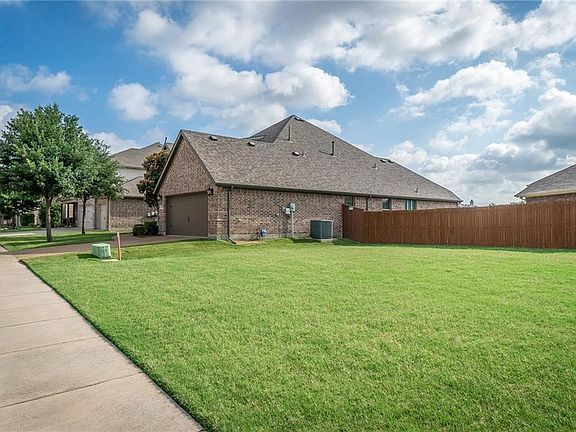 2nd image of 2113 Fairway Woods Dr