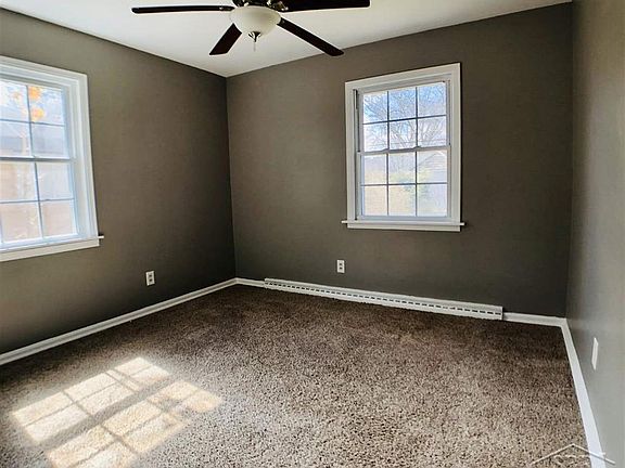3rd image of 1041 Lindsay Dr