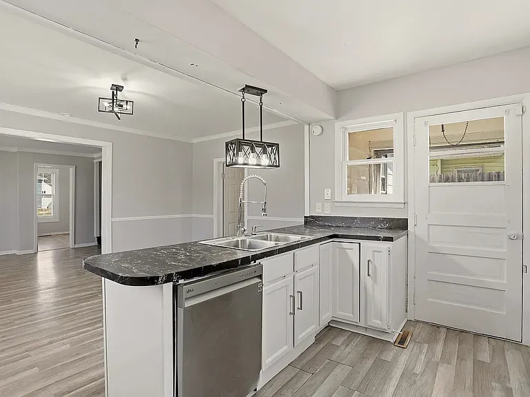 723 Union Ave — Photo 9
