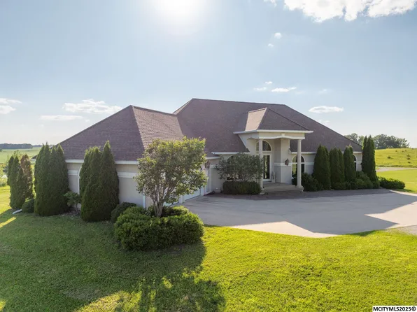 17666 Eagle Ave, Clear Lake, IA 50428