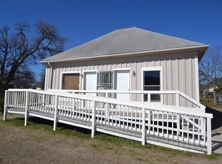 1104 W 2nd St, Taylor, TX 76574