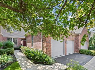 2112 Warrington Ct, Glenview, IL 60026