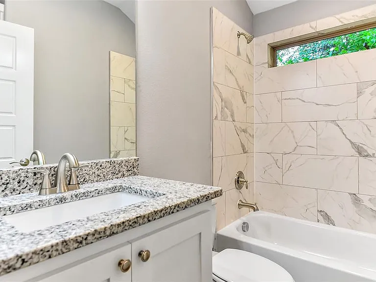 2205 N Hickory St — Photo 11