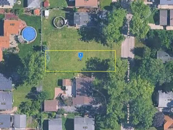 1414 N Pleasant Dr, Round Lake Beach, IL 60073