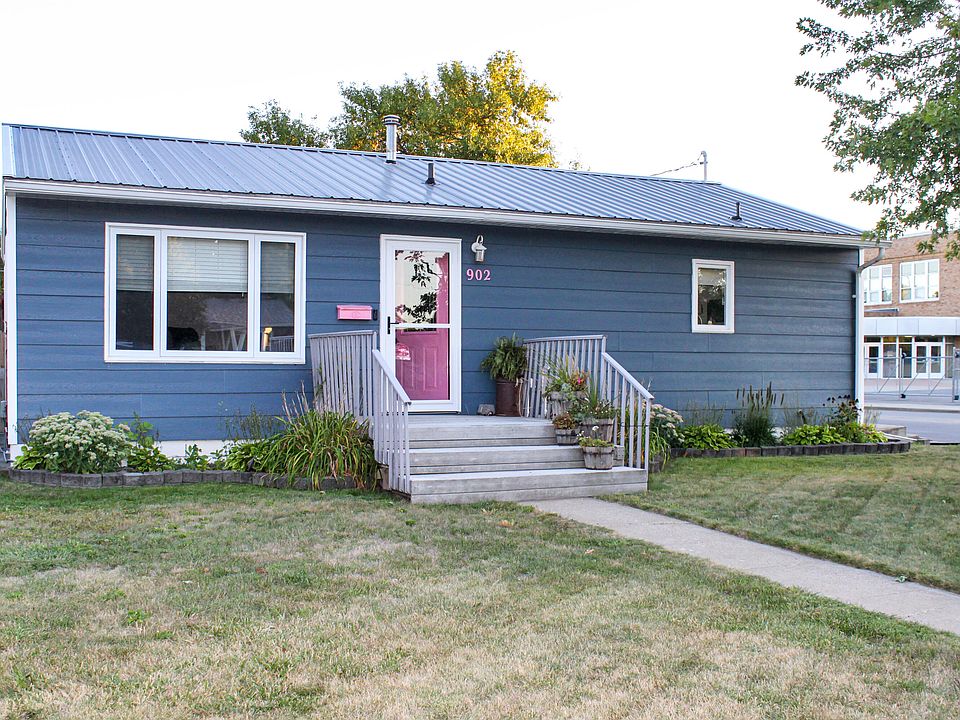 1st image of 902 9th Ave NE