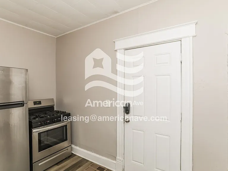 216295_004_kitchen_5.jpg