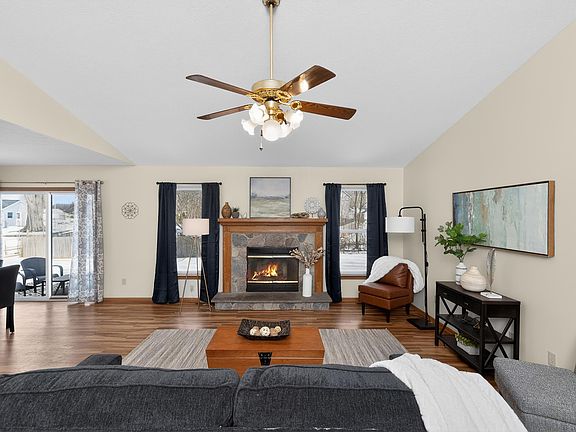 4th image of 10449 Charles St