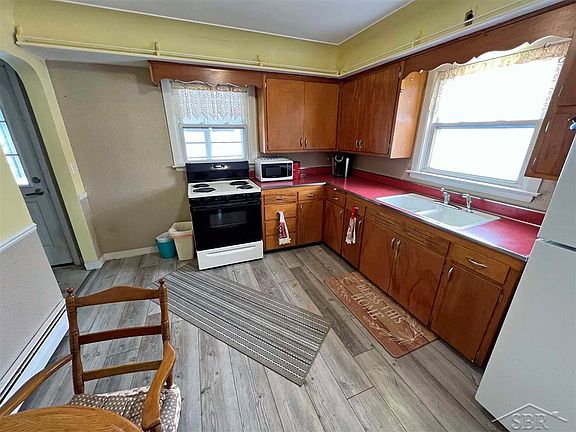 2nd image of 403 N Oxford Dr