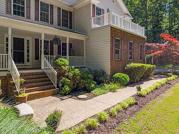 3rd image of 104 Tracey Ln