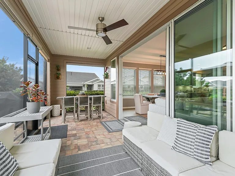 5672 NW 40th Pl — Photo 14