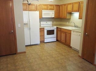 3639 Canterbury Ct APT 11, Waterloo, IA 50702