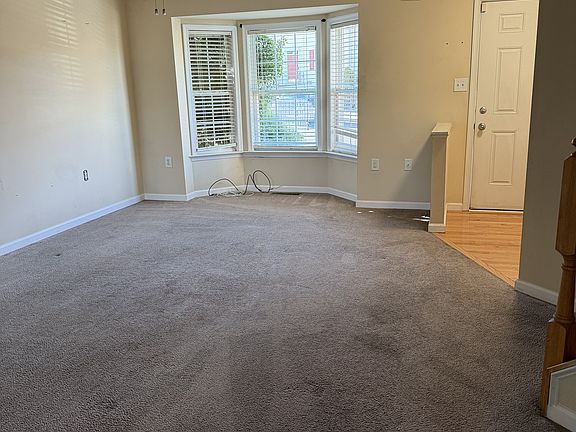 2nd image of 22 Litchfield Ln W