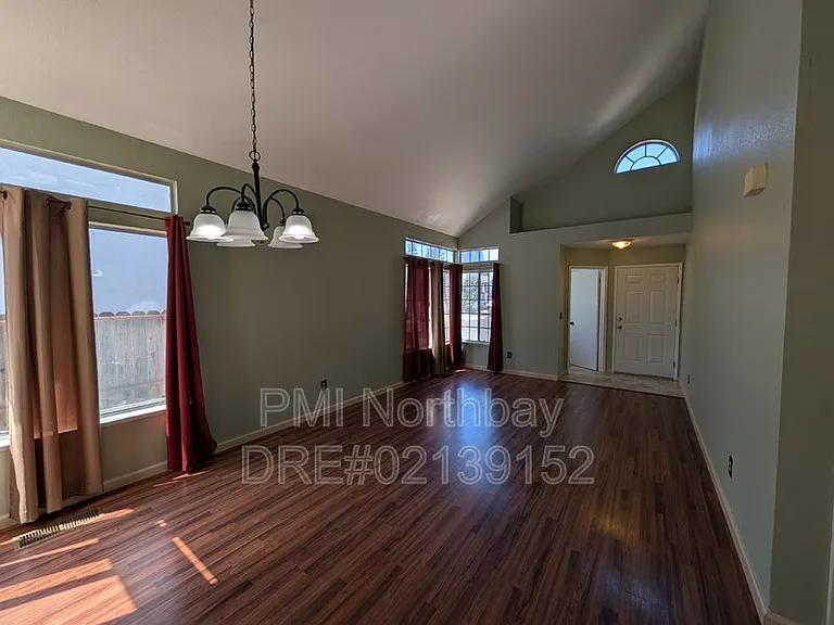317 Ridgecrest Cir — Photo 3