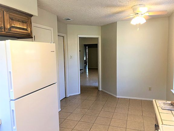 3rd image of 1158B Oval Dr