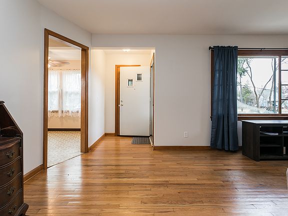 3rd image of 7599 Mapleway Dr