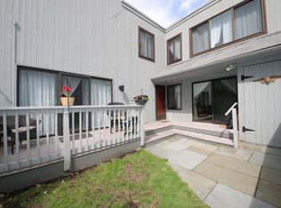 4 Juniper Ln, Ridgefield, CT 06877