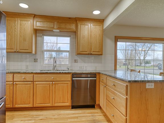 4th image of 34140 SE Elm St