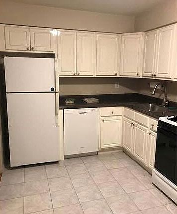 3rd image of 8 Charles Ln APT 1F