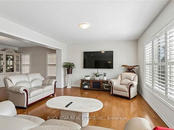 4th image of 10 Klemscott Rd