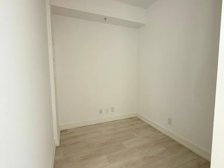 75 James St S #1403 — Photo 6