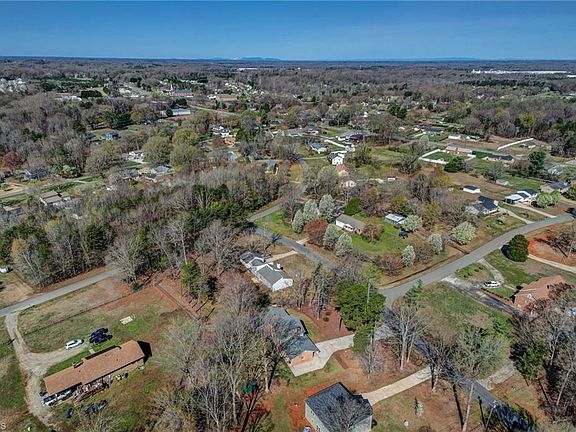 4th image of 4604 Luewood Rd