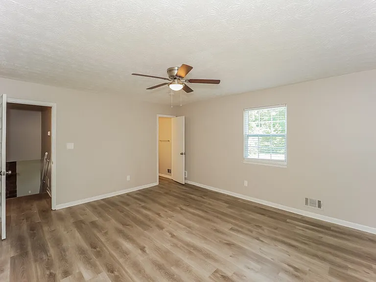 216 Slicky Rock Ct — Photo 12