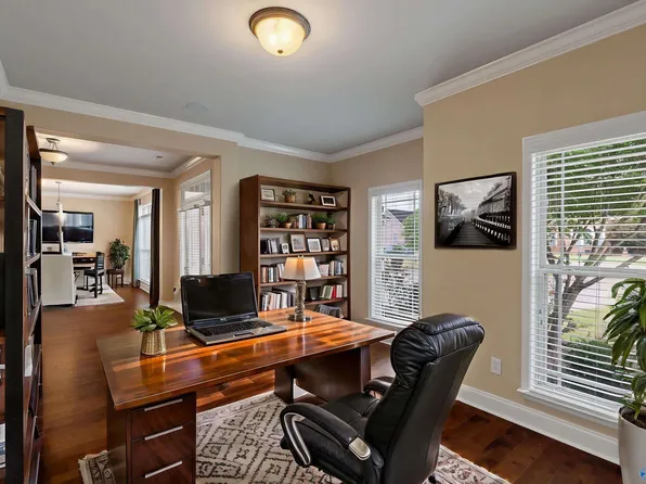 297 Northlake Dr, Meridianville, AL 35759