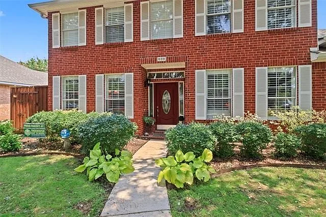 5 bed, 2.5 bath, 3202 sqft, $3,150 — Photo 3