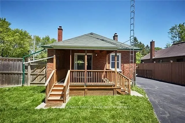 910 Grierson St #LOWER — Photo 22