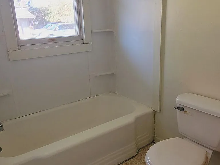 403 W Freeman St #13 — Photo 7