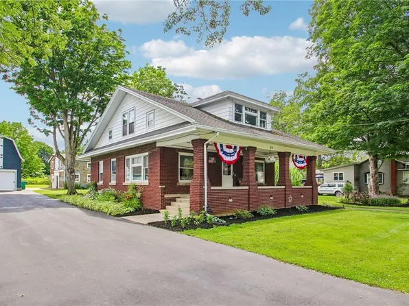 54 Rochester St, Bergen, NY 14416