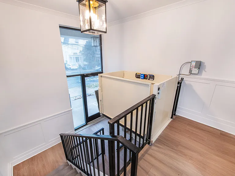 446 Irvine Turner Blvd — Photo 8
