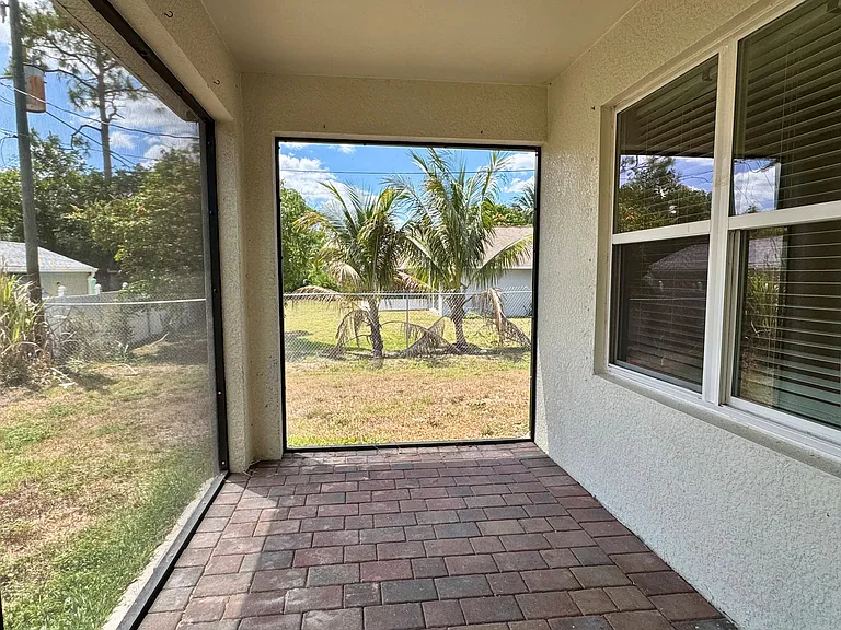 18661 Miami Blvd — Photo 20
