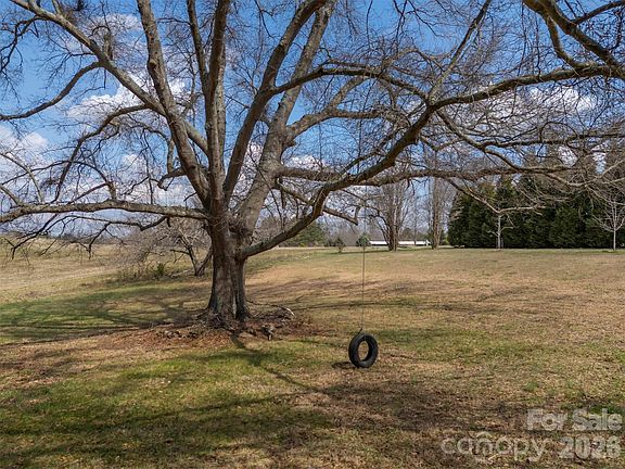 3rd image of 414 Sandy Run Church Rd