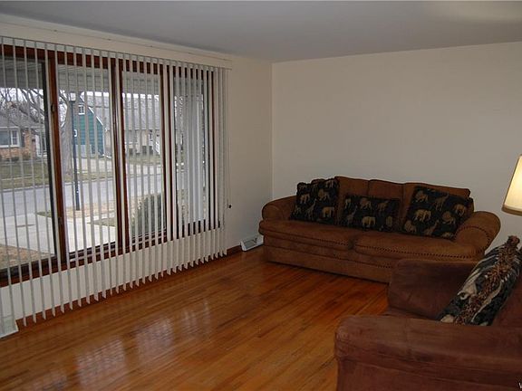 2nd image of 21 Lois Dr