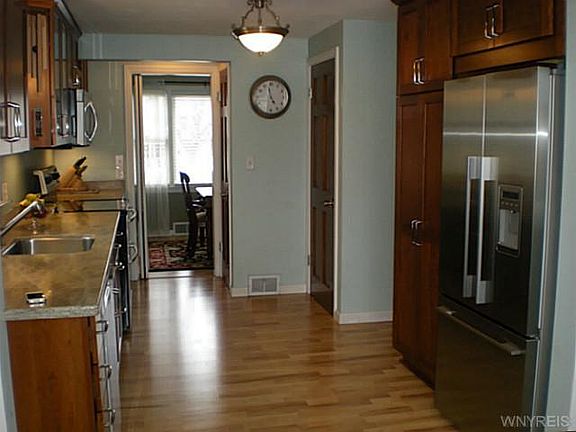 5th image of 154 Liston St