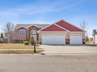 605 Lexington Ln, Moorhead, MN 56560