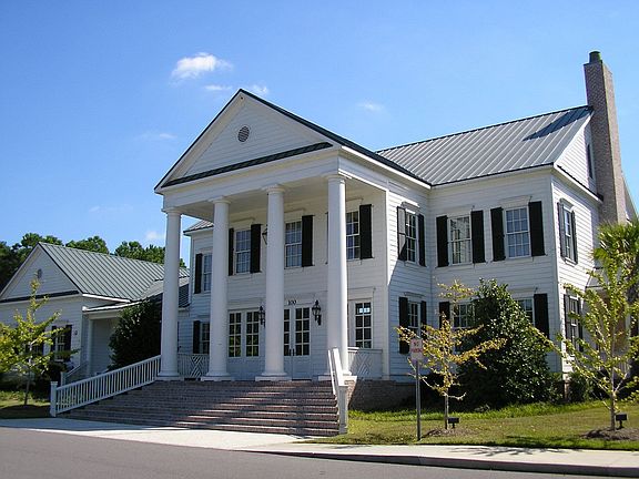 The clubhouse with work out room and water park pool