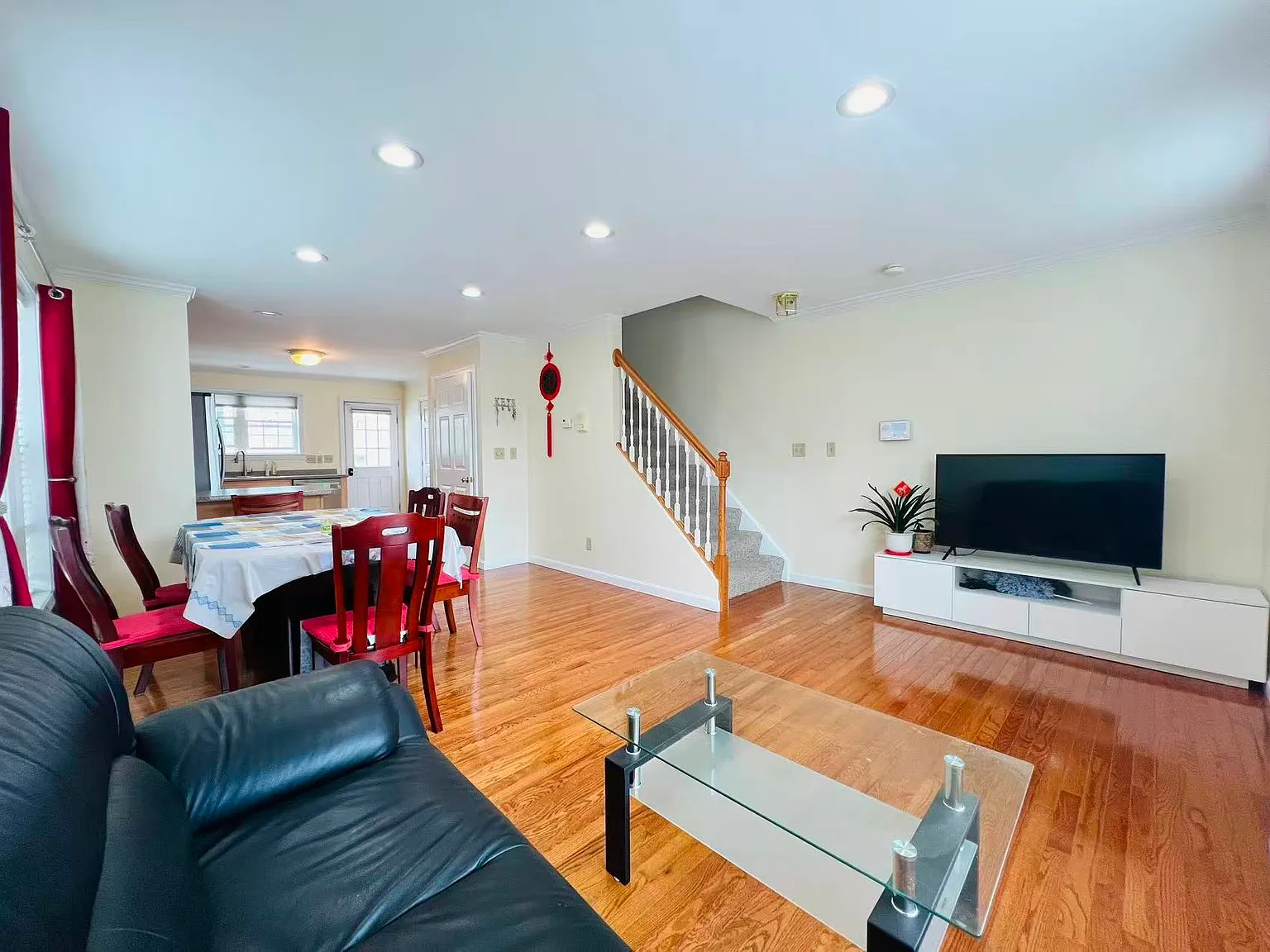 3 bed, 1648 sqft, $3,600 — Photo 2