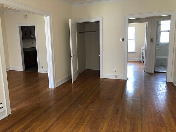 3rd image of 7068 N Ashland Blvd APT 2E