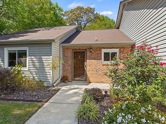 4th image of 120 N Woodgreen Way