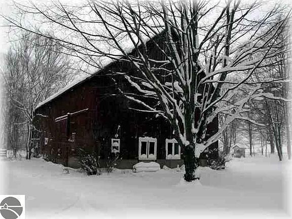 3rd image of 8939 Marilla Rd