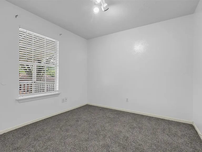 15830 Pipers View Dr — Photo 20
