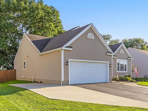 3rd image of 381 Sycamore Dr