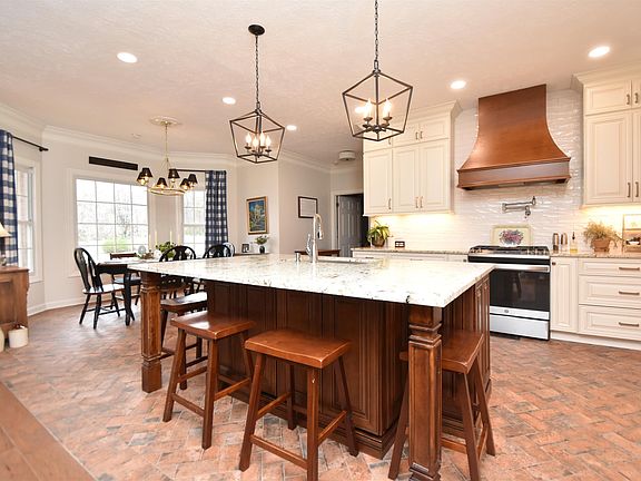 2nd image of 30 Oakhaven Dr
