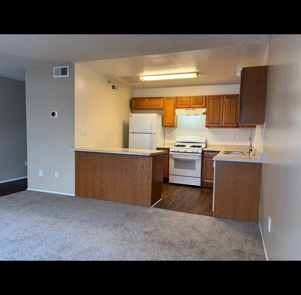 2 bed, 2.5 bath, 1200 sqft, $2,800 — Photo 3
