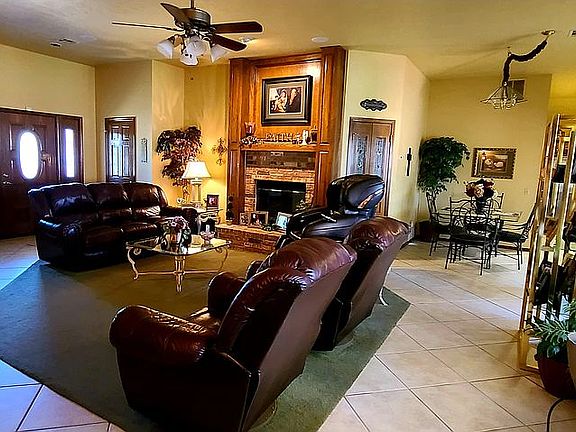 3rd image of 3113 NE Colonial Dr