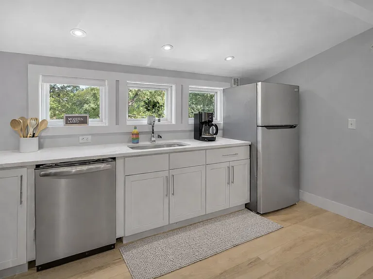 200 Highland Ave — Photo 66