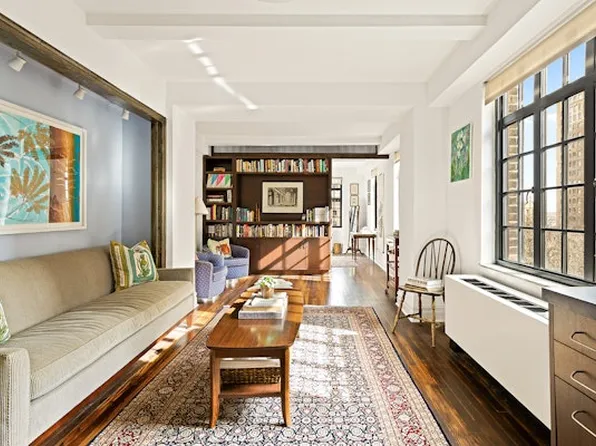 320 East 42nd Street image 1 of 13